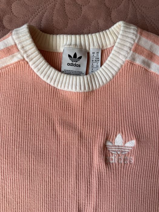 Футболка adidas рожева