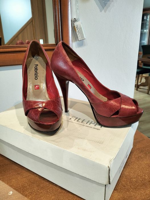 Sprzedam szpilki rozm 35 skórzane stan idealny