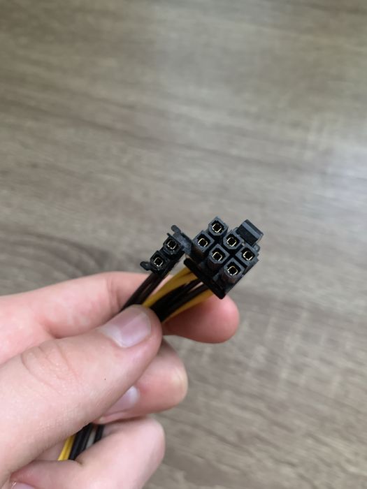 перехідник SATA - 6/8 pin
