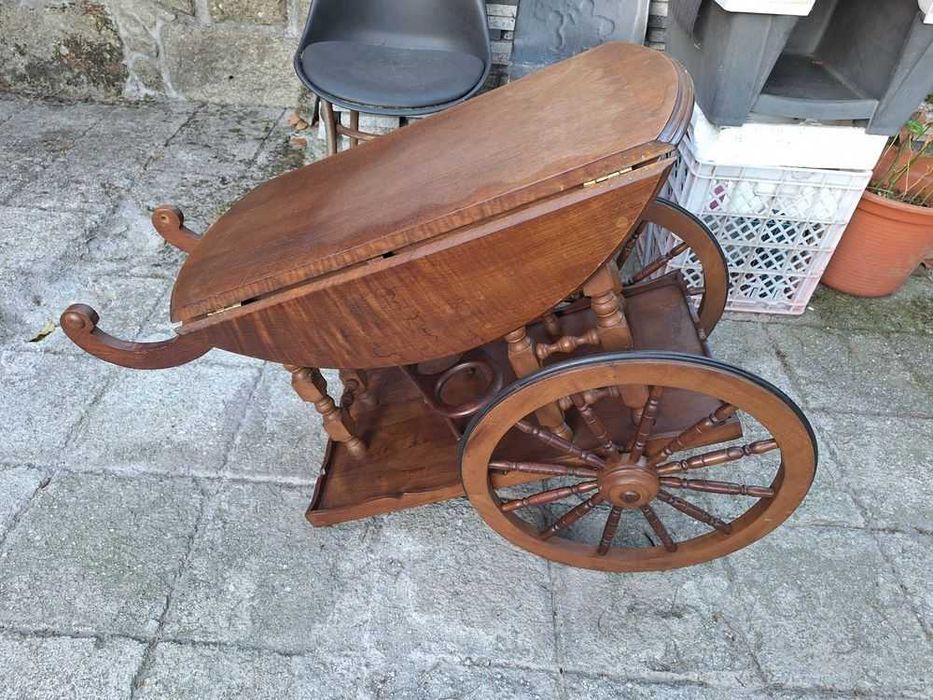 Carinho de bebidas para restauro