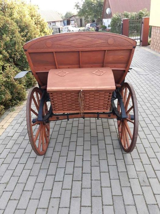 Piekna bryczka konna