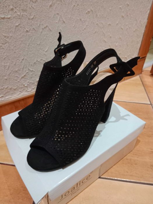 Buty na obcasie rozm.37