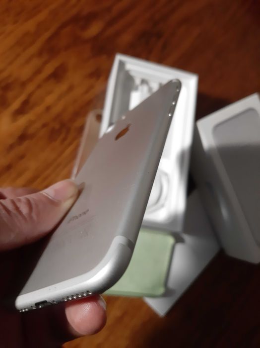 Телефон iPhone 7 128GB 4GLTE NEVERLOCK