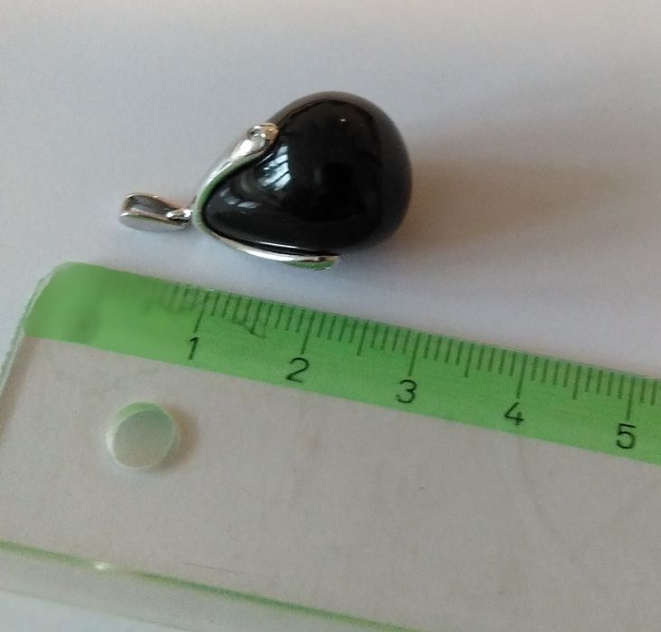 Wisiorek ze srebra i onyksu