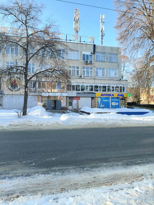 Продаж великої кімнати з водою та ремонтом.