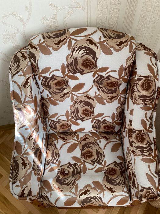 Мʼякі крісла і стільчики