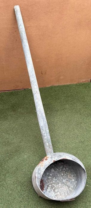 Engenho antigo, de apoio à rega em latão com 180 cm de comprimento