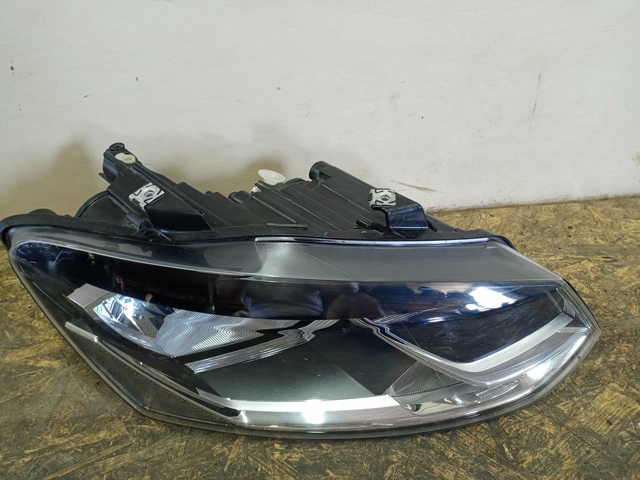 VW Volkswagen Polo 5 V 6C lampa przód przednia prawa oryginał EU