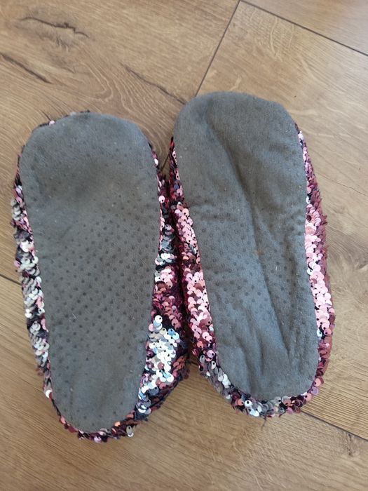 Cekinowe skarpetkowe kapcie 37
