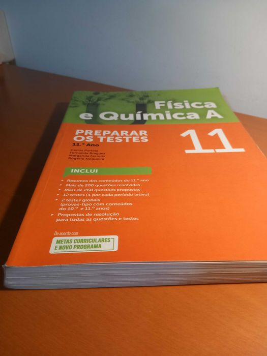 Livro de fisica e quimica A 11° ano- preparar os testes