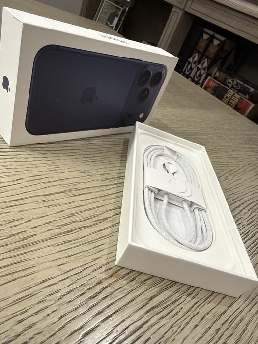 Caixa Iphone 17 pro Deep Blue