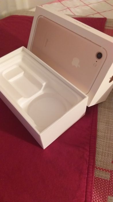 Caixas Apple Mac e iPhone