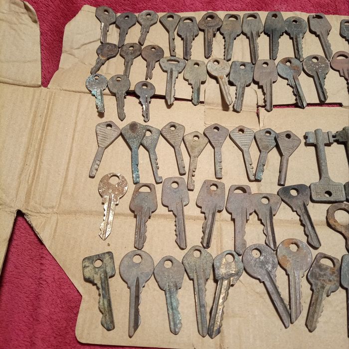 Ключі дверних замків 58 шт.