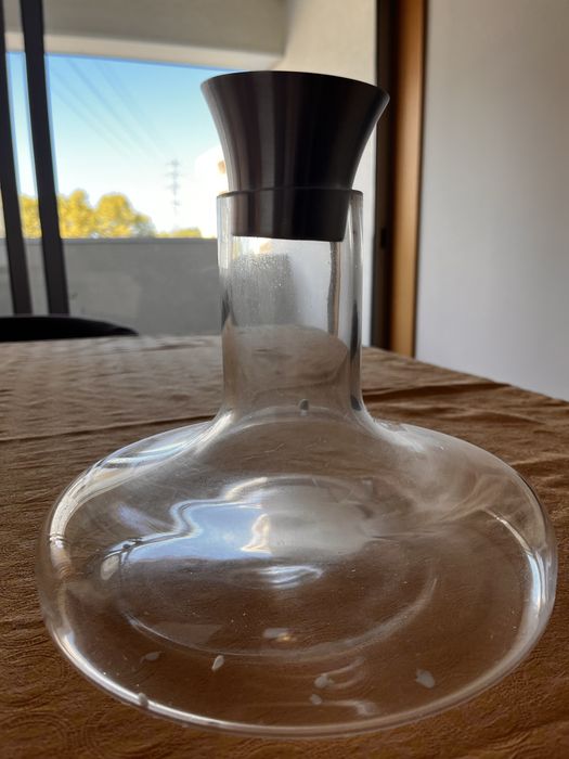 Vendo decantar novo com tampa