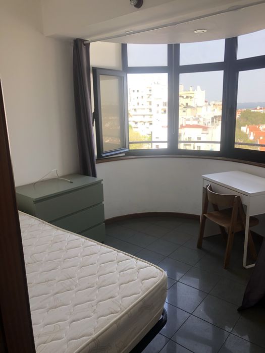 Quarto individual Almada