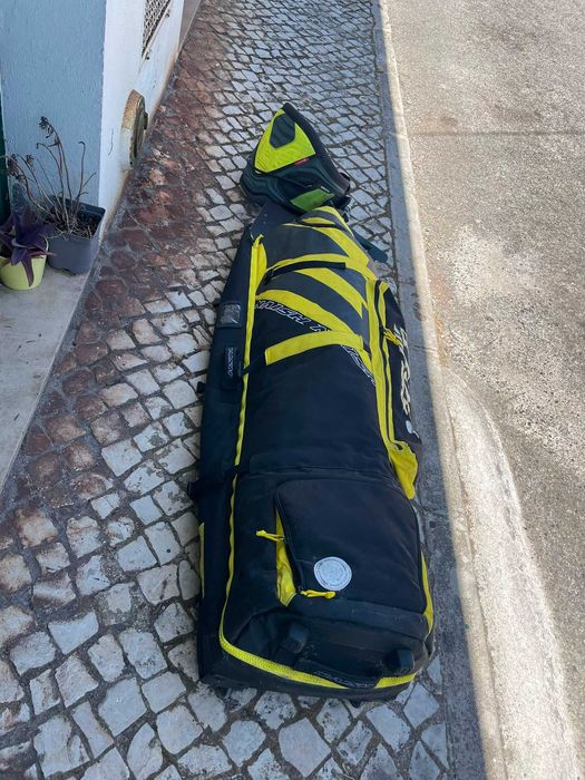 Material de kitesurf usado — kites, barra, arneses e acessórios
