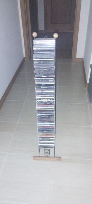 Vendo estante de pé para cds