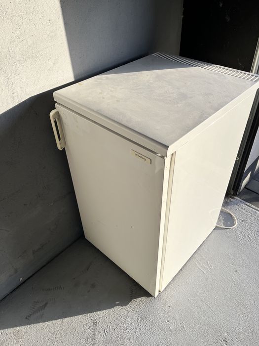 Lodówka z małym zamrażalnikiem firmy privileg