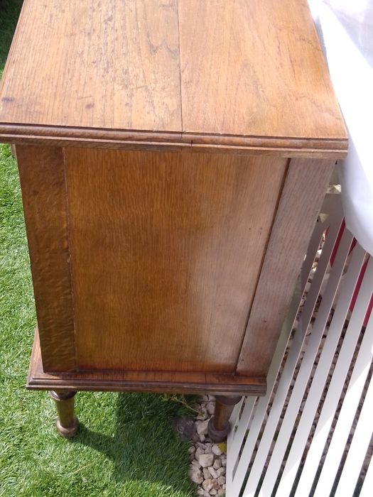 Mesa de Cabeceira Antiga em Madeira Maciça