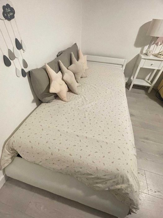 Cama de solteiro almofadada em bom estado