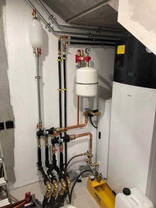 Pomoc Hydraulik awarie woda gaz pompy ciepla pellet