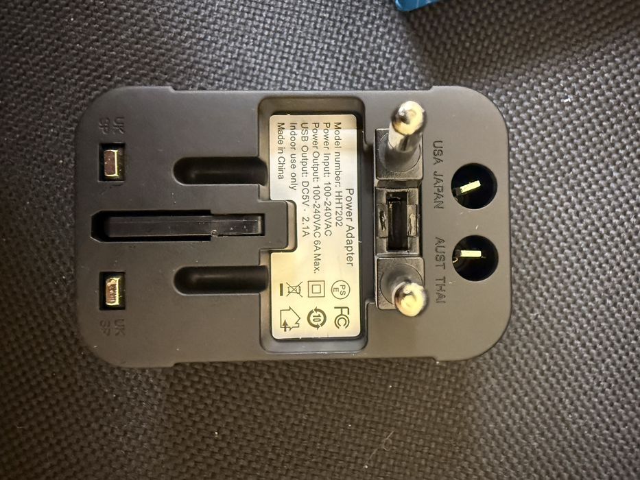 Універсальний туристичний адаптер живлення AMONER HHT202 з 2 USB, дорожній перехідник