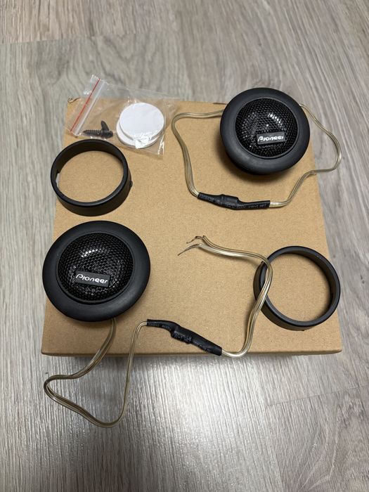 Продам  комплект динамиков для авто