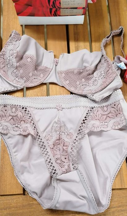 Lingerie , conjunto novo, cada 5€