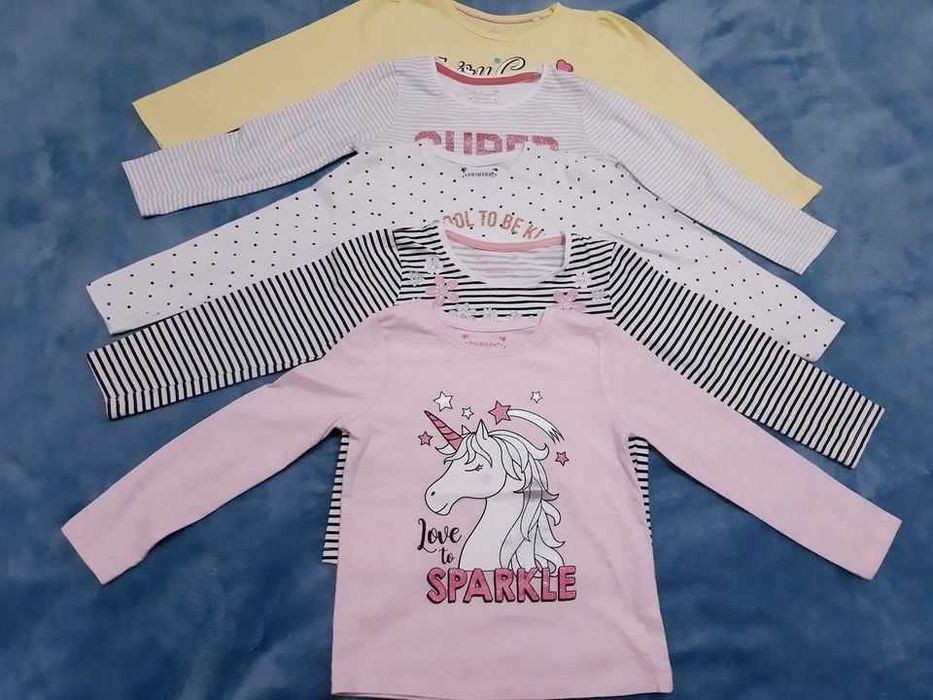 Lot of T-shirts for ages 3–4