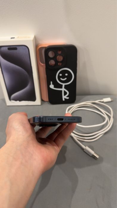 iPhone 15 Pro 89% kondycji baterii zestaw