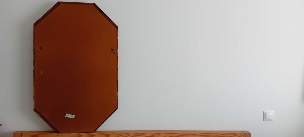 Vintage Espelho biselado com moldura em madeira dourada 95 x 55 cm!