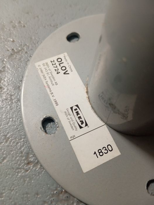 Pernas reguláveis em altura - IKEA