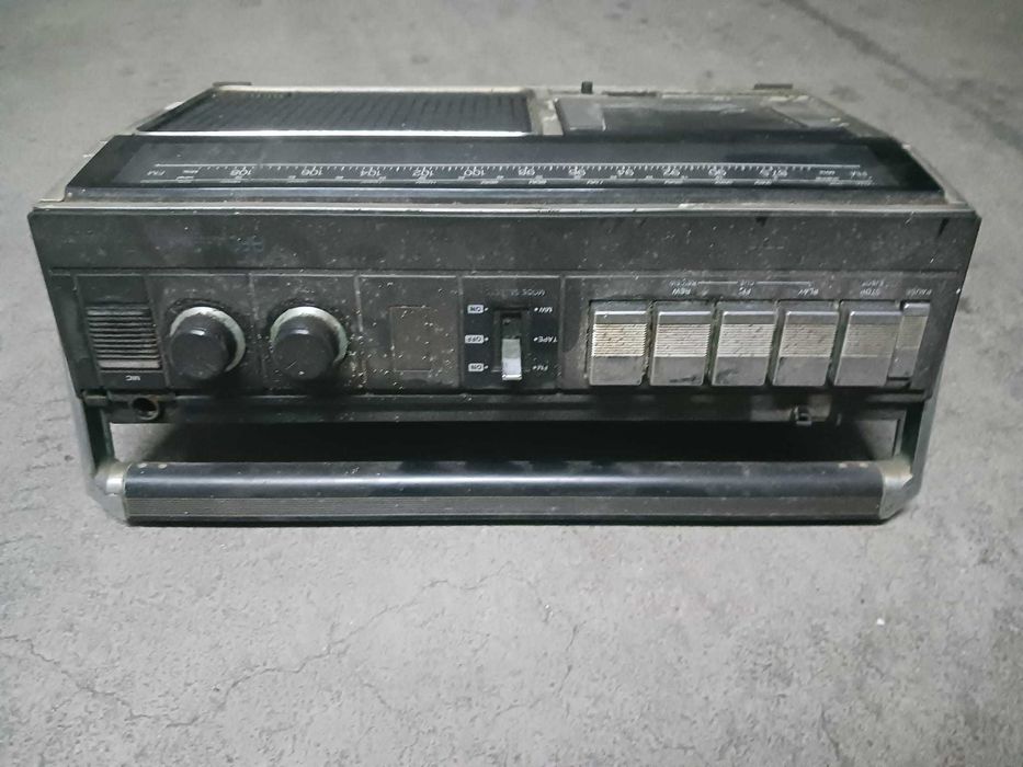 Rádio antigo cinzento