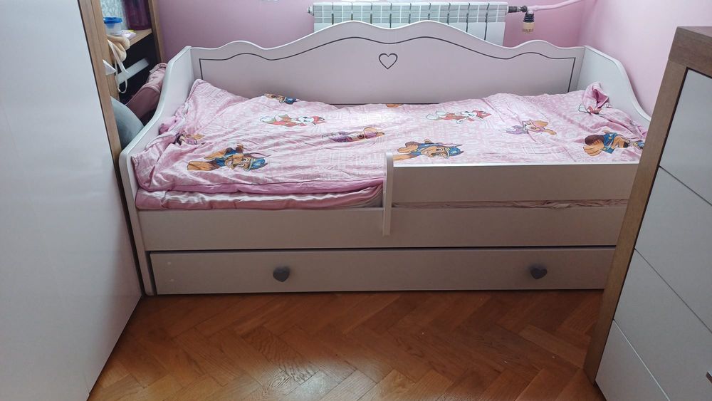 Łóżko dziecięce dla dziewczynki