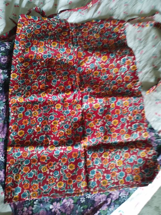 продам    платки , фартуки