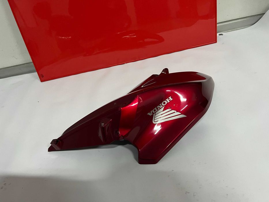 Honda CB 125R CB125R JC91 owiewka nakładka na zbiornik prawa oryginał