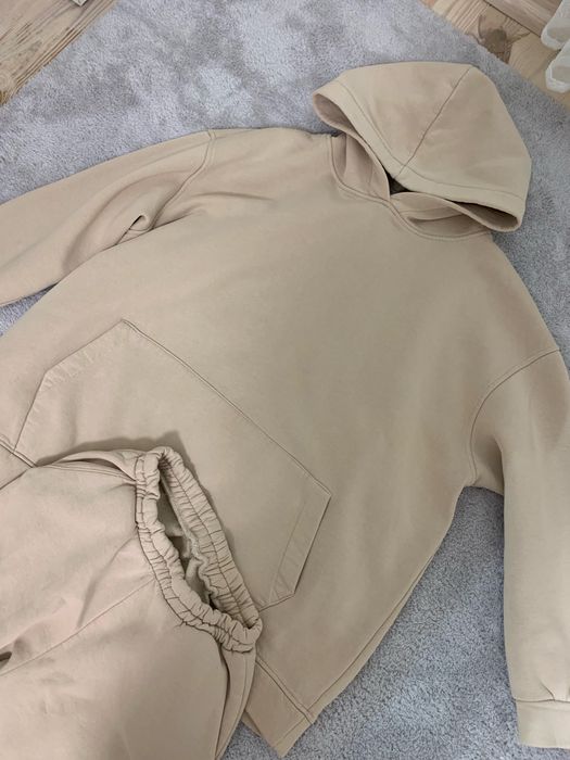 Бежевий спортивний костюм оверсайз