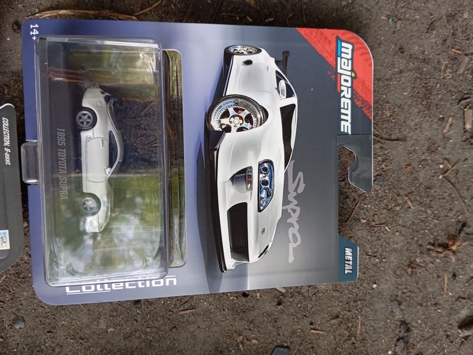 Model Toyota Supra - Majorette Collection Premium w gablotce 1/64