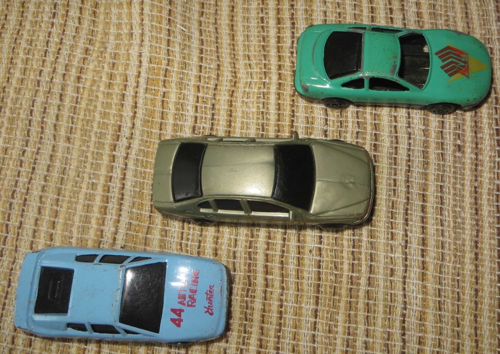 Carros p/ pistas, 3 carros -com 7 cm, cada - Oferta DVD A Os Pinguins