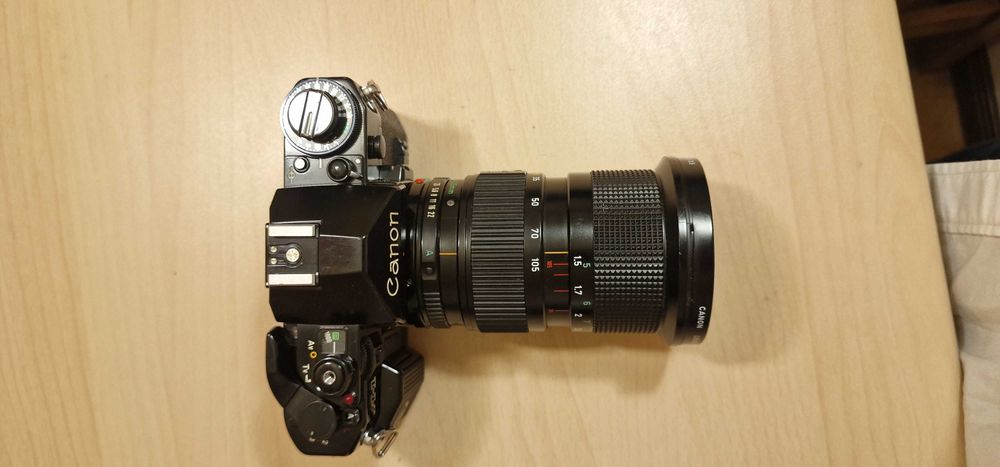 Canon A1 with 35–105mm Macro64284414595715122