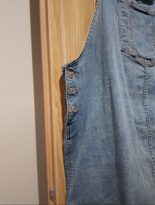 Jeansowa sukienka ogrodniczka ciążową H&M