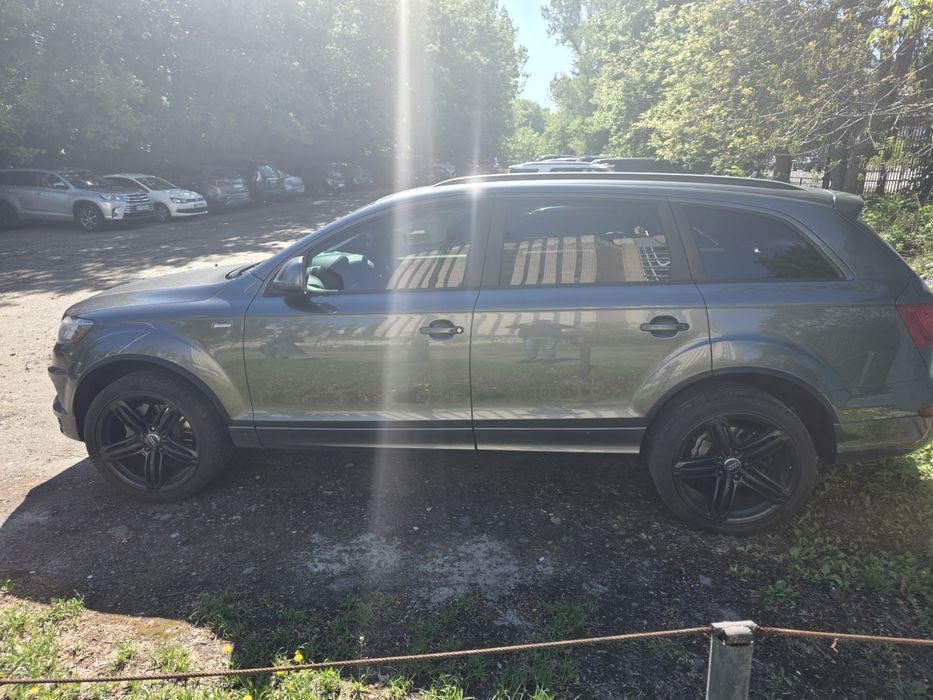 Продам Audi q7 2014