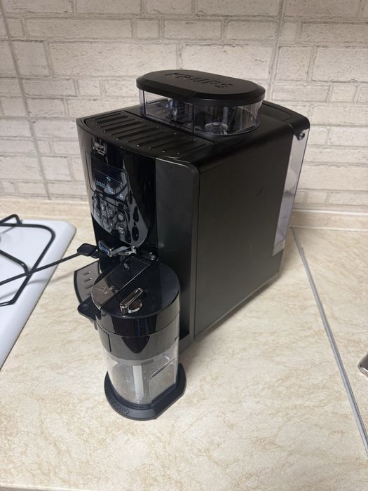 Кавомашина Krups EA819 Arabica Latte