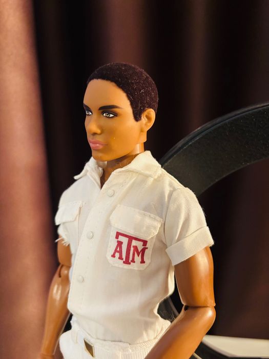 Кен Barbie Texas A&M University African-American Ken Doll