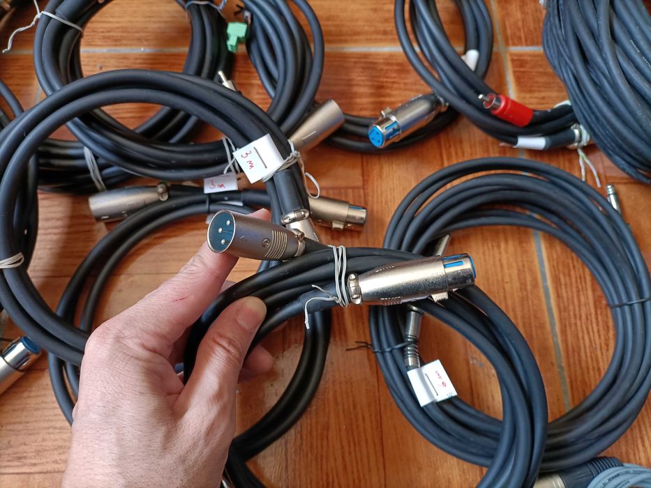 Cabos de áudio profissional (XLR, RCA, jack)