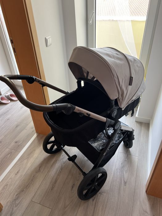 Carrinho de bebe e alcofa Kinderkraft Moov2