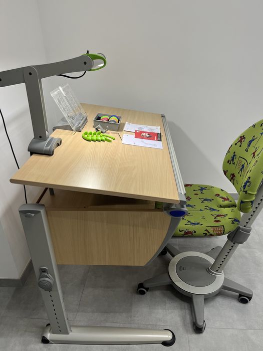 Комплект школяра Moll Booster Classic( стіл, стілець і настільналампа)
