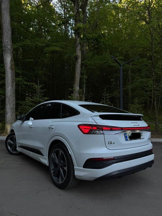 Авто Audi q4 sportback e-tron