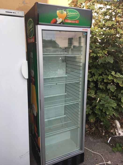 Witryna chłodnicza szafa chłodnicza stojąca pionowa