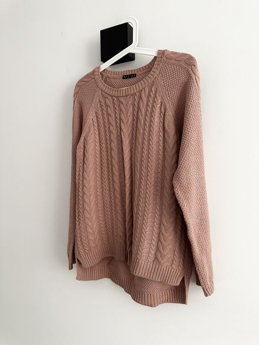 Sweter warkoczowy splot Stradivarius pudrowy róż